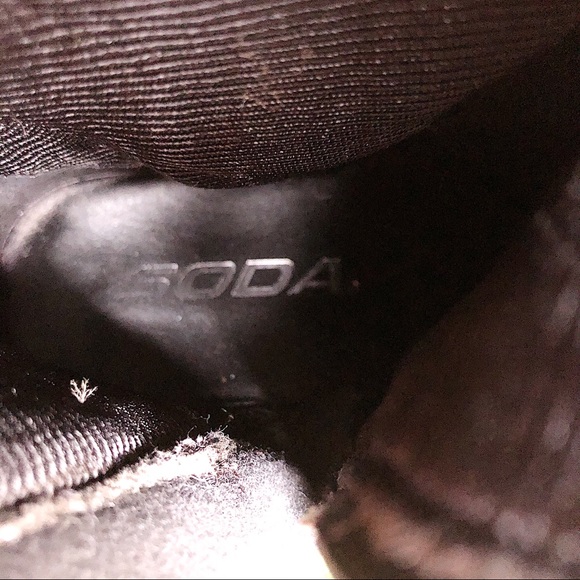 Soda Black buckled and zipper leather boots Size 1 - Picture 9 of 9